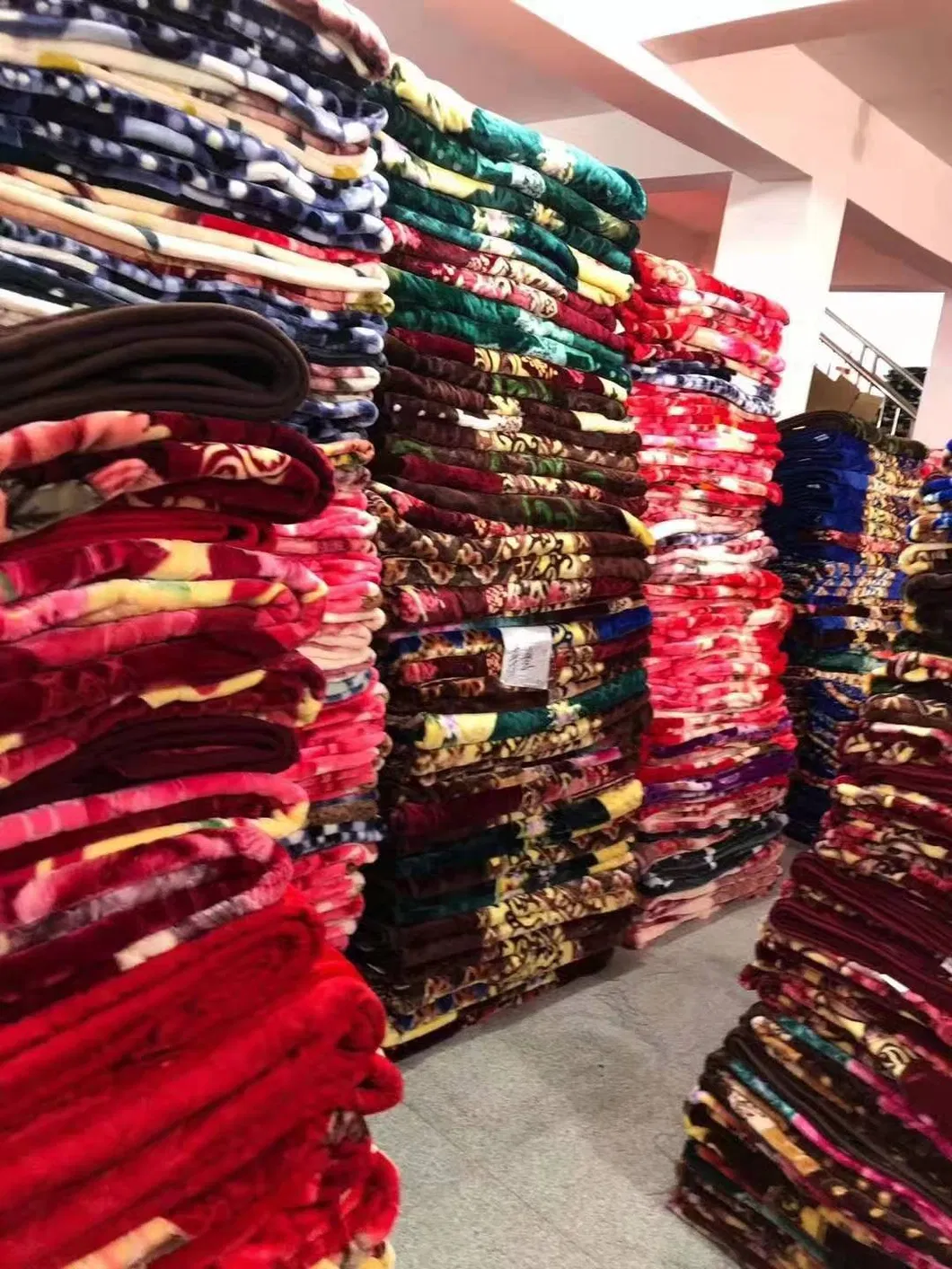 Stock Mink Raschel Blankets 2-4 and 5~10 Kg 240X260cm